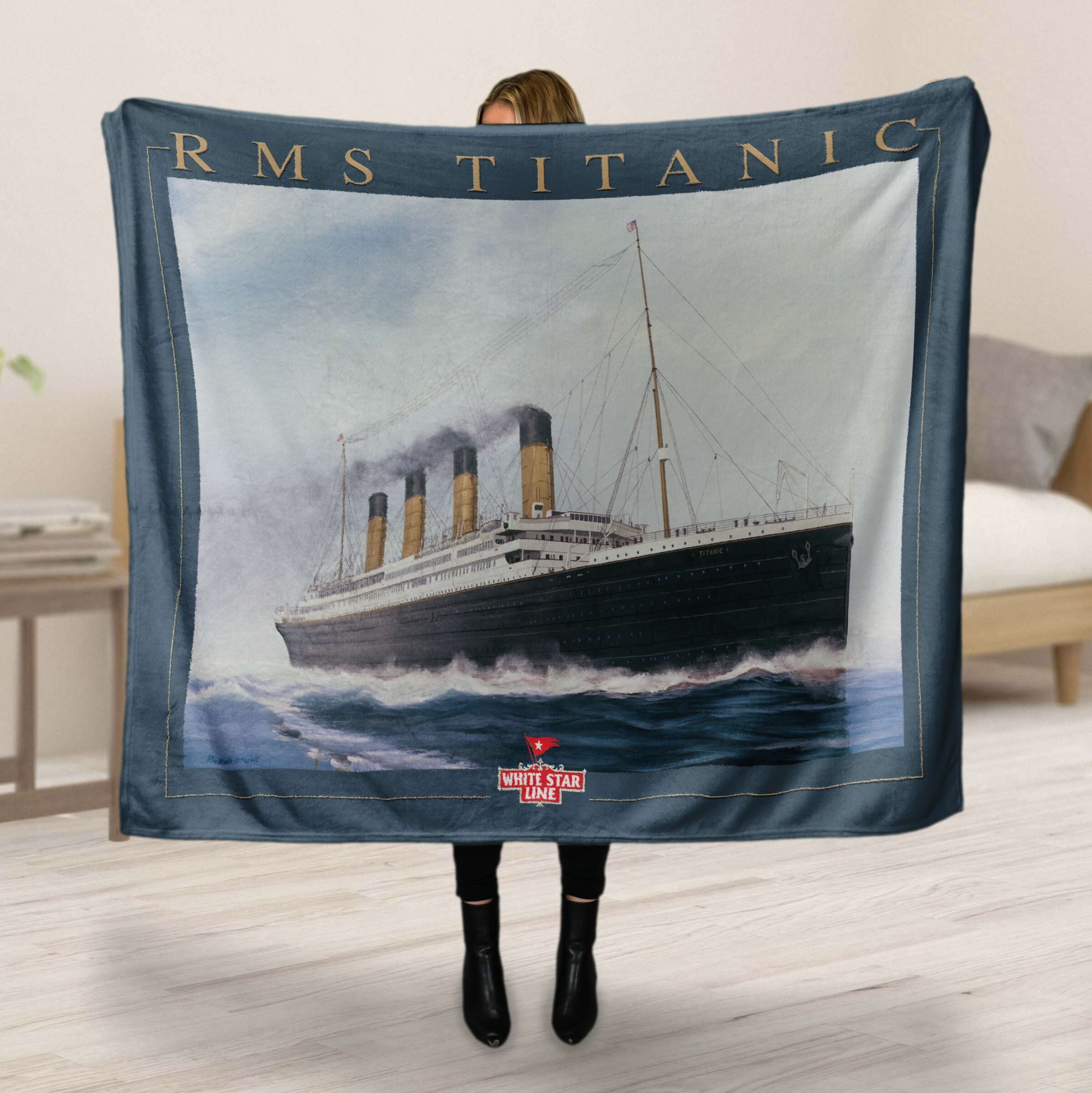 Amazon.com: Titanic Gold LTR Ultra Fleece Bed Sofa Travel Cozy